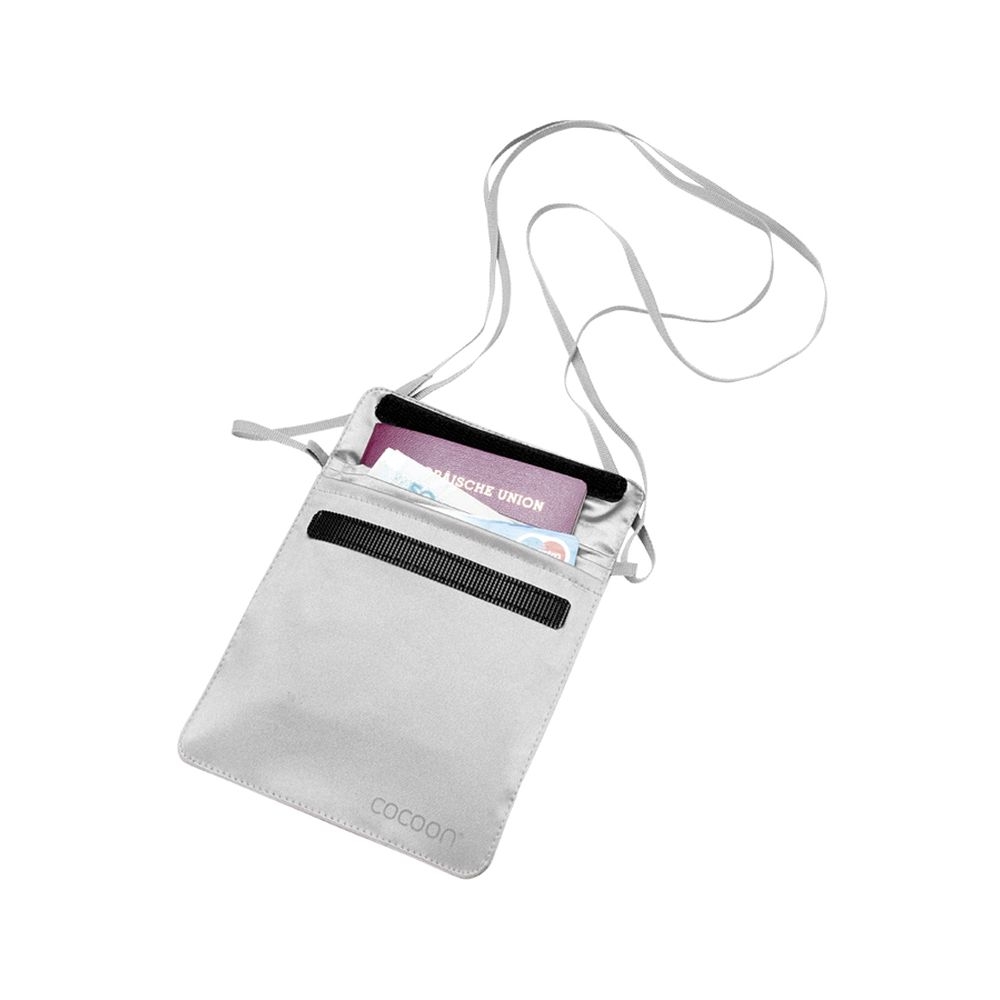 Cocoon Cocoon Secret Passport Wallet Silk CYSPW-8 reisaccessoires Cocoon Secret Passport Wallet Silk Sand /Grey CYSPW-8 reisaccessoires online bestellen bij Kathmandu Outdoor & Travel