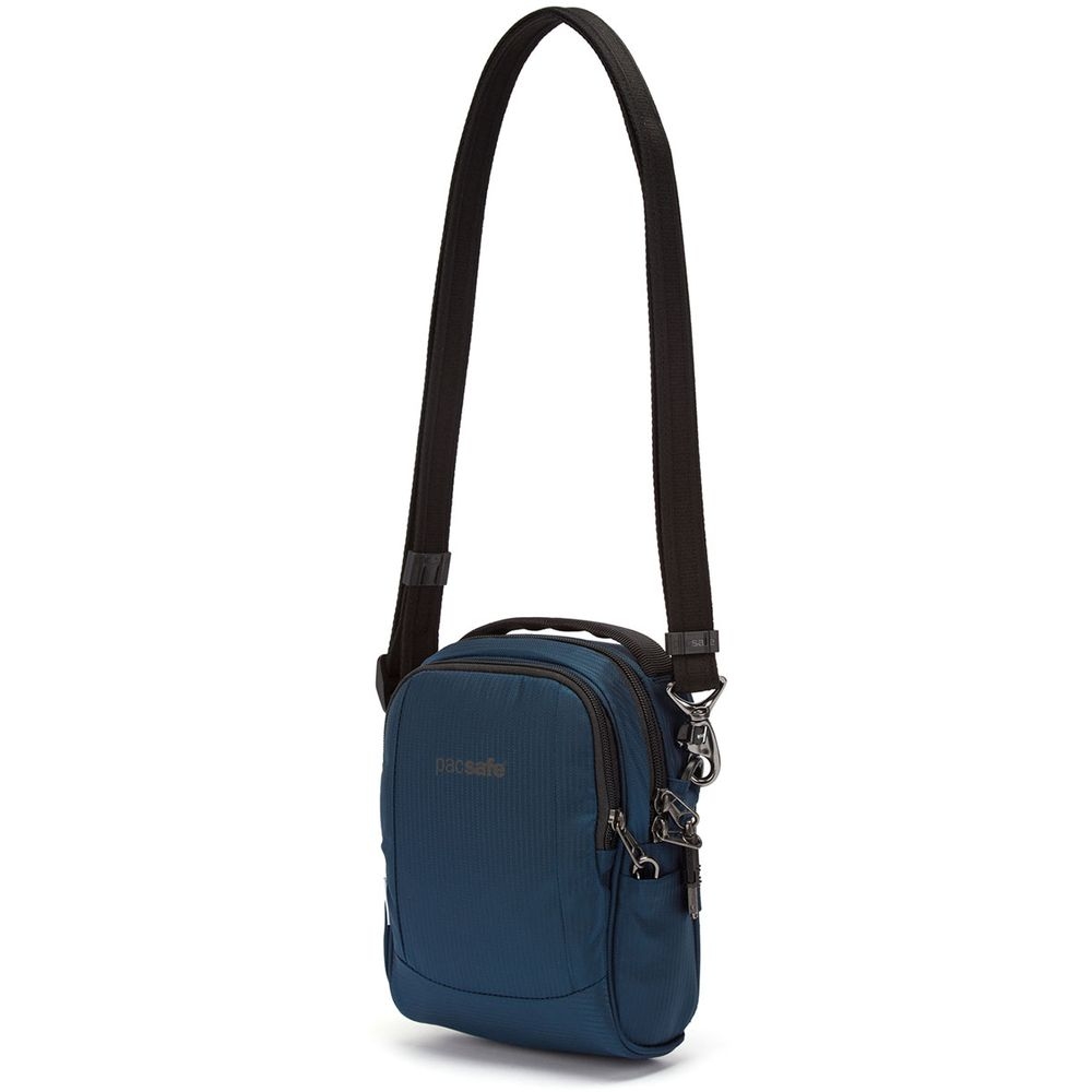 Pacsafe Pacsafe MetroSafe LS 100 Anti-Theft Crossbody Econyl 40115641 tassen Pacsafe MetroSafe LS 100 Anti-Theft Crossbody Econyl Ocean 40115641 tassen online bestellen bij Kathmandu Outdoor & Travel