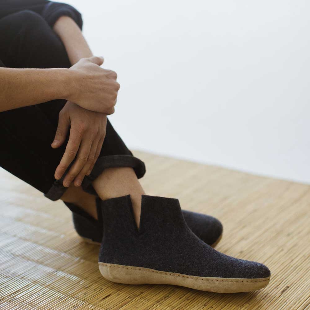 Glerups Glerups Boot Leather G-02 Charcoal pantoffels en huissokken Glerups Boot Leather Charcoal G-02 Charcoal pantoffels en huissokken online bestellen bij Kathmandu Outdoor & Travel