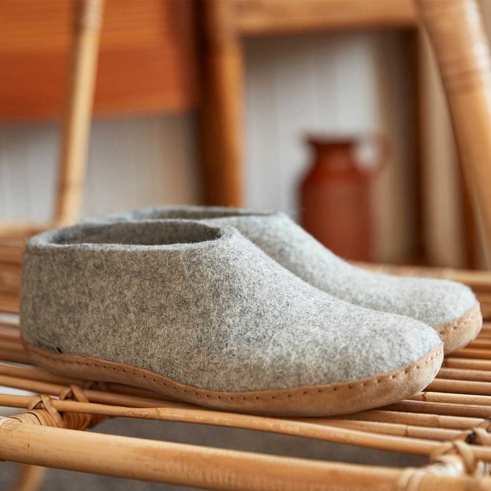 Glerups Glerups Shoe Leather A-01 Grey pantoffels en huissokken Glerups Shoe Leather Grey A-01 Grey pantoffels en huissokken online bestellen bij Kathmandu Outdoor & Travel
