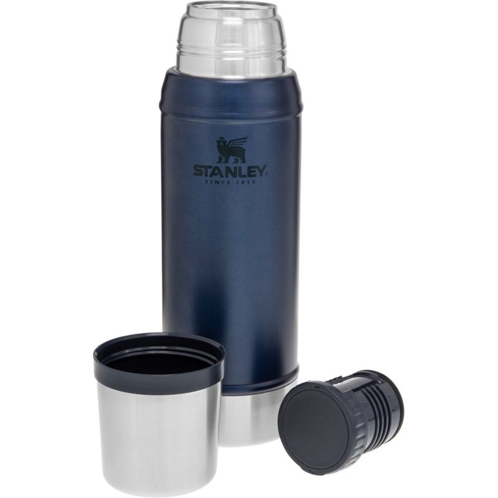 Stanley Stanley The Legendary Classic Bottle 0,75L 10-01612-041 drinkflessen en thermosflessen Stanley The Legendary Classic Bottle 0,75L Nightfall 10-01612-041 drinkflessen en thermosflessen online bestellen bij Kathmandu Outdoor & Travel