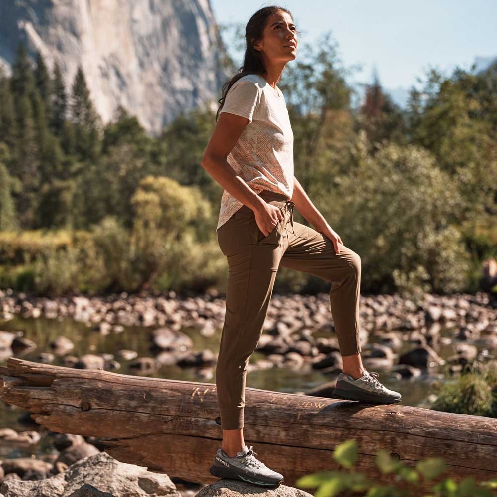 Royal Robbins Royal Robbins Spotless Evolution Jogger Women's 324019-204 broeken Royal Robbins Spotless Evolution Jogger Women's Everglade 324019-204 broeken online bestellen bij Kathmandu Outdoor & Travel
