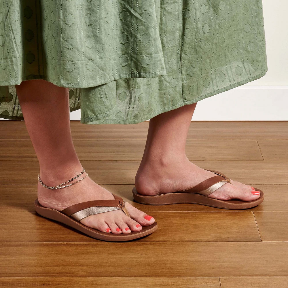 Olukai Olukai Kaekae Women's 20374-FMFA slippers Olukai Kaekae Women's Sahara/Bubbly 20374-FMFA slippers online bestellen bij Kathmandu Outdoor & Travel