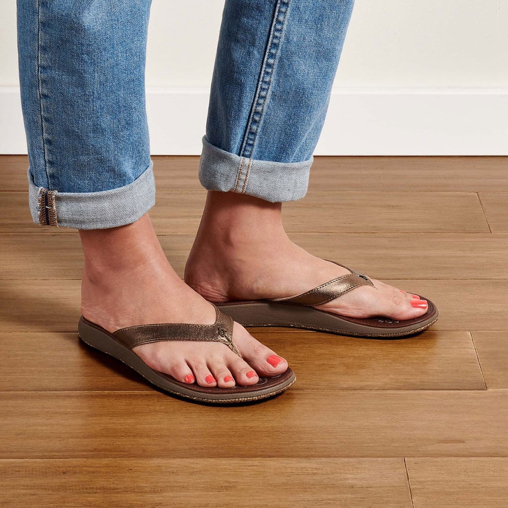 Olukai Olukai Paniolo Women's 20129-20FM slippers Olukai Paniolo Women's Tapa/Sahara 20129-20FM slippers online bestellen bij Kathmandu Outdoor & Travel