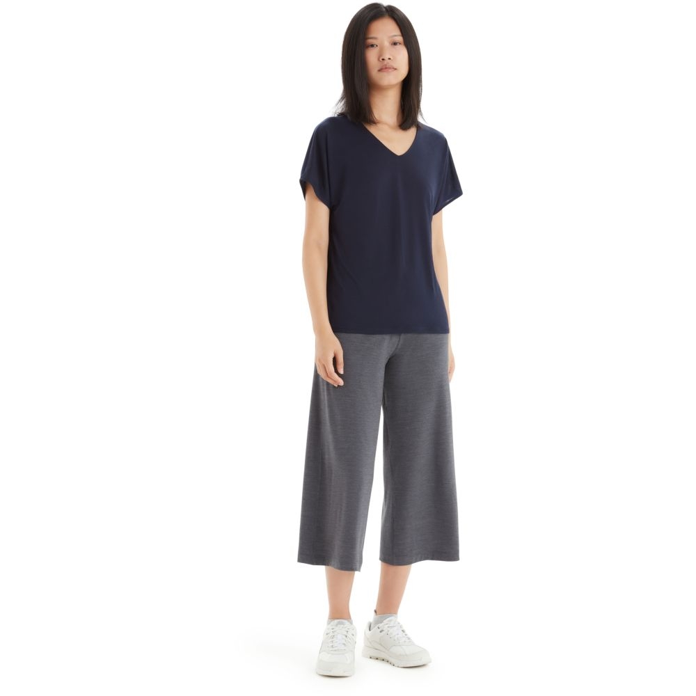 Icebreaker Drayden Reversible Short Sleeve Top Women's Midnight Navy 0A56ES-IB401 shirts en tops online bestellen bij Kathmandu Outdoor & Travel