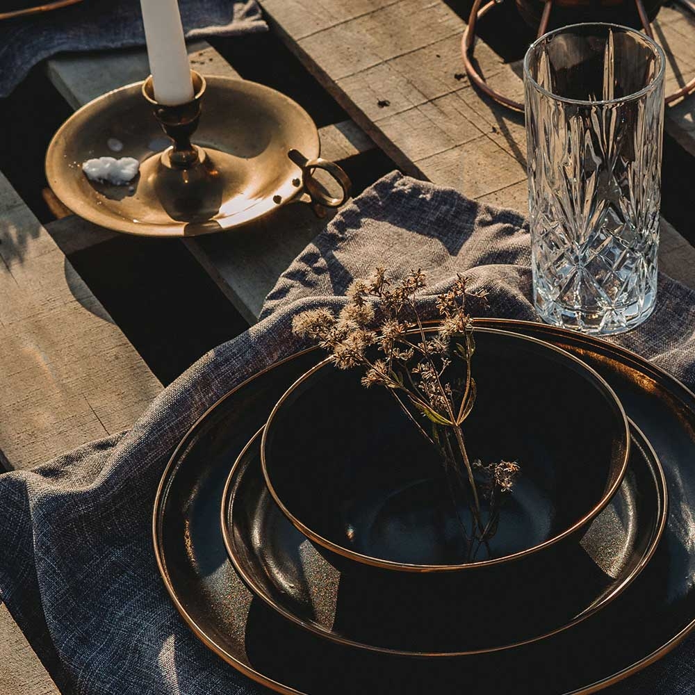 Barebones Barebones Small Plate Enamel 2 Pcs CKW-342 koken Barebones Small Plate Enamel 2 Pcs Charcoal CKW-342 koken online bestellen bij Kathmandu Outdoor & Travel