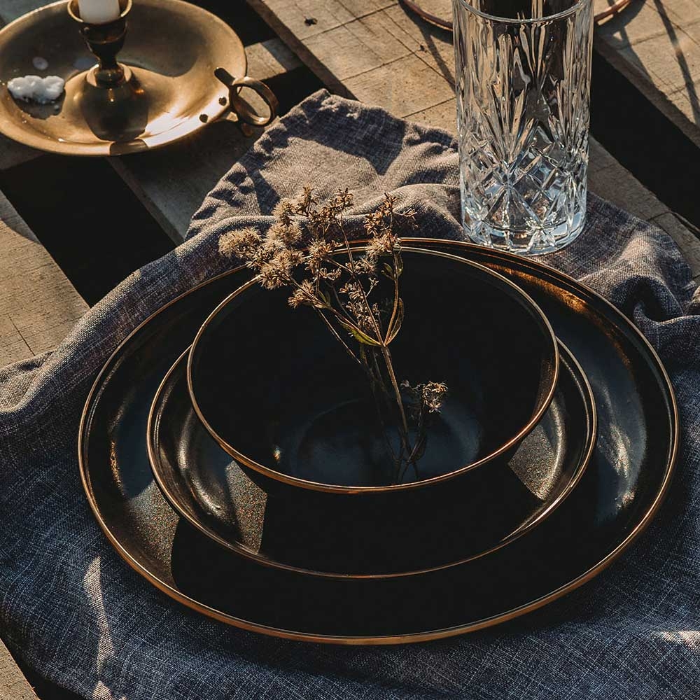 Barebones Barebones Plate Enamel 2 Pcs CKW-341 koken Barebones Plate Enamel 2 Pcs Charcoal CKW-341 koken online bestellen bij Kathmandu Outdoor & Travel