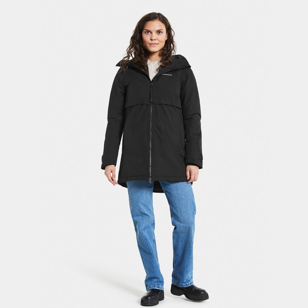 Didriksons Didriksons Helle Parka 5 Women's 504301-060 jassen Didriksons Helle Parka 5 Women's Black 504301-060 jassen online bestellen bij Kathmandu Outdoor & Travel