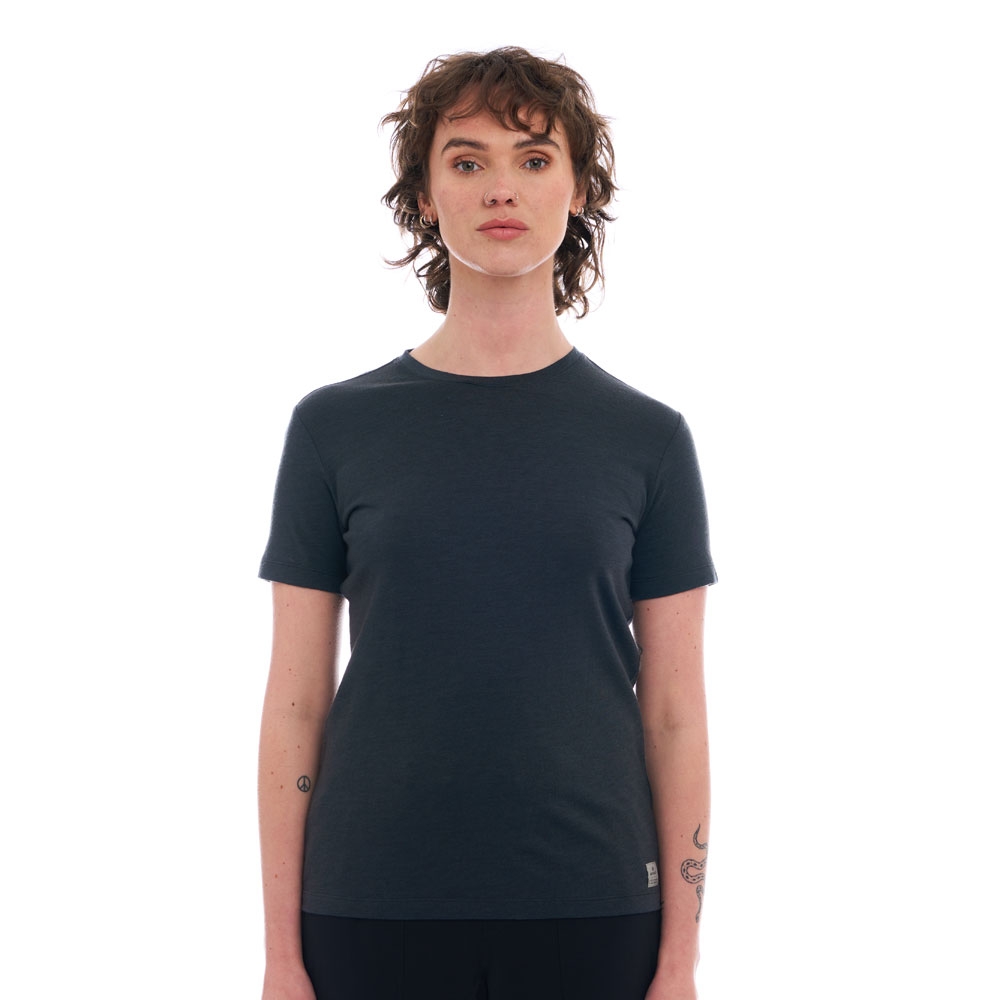 Artilect Artilect Utilitee Women's 122WS10-Dusk Blue shirts en tops Artilect Utilitee Women's Dusk Blue 122WS10-Dusk Blue shirts en tops online bestellen bij Kathmandu Outdoor & Travel