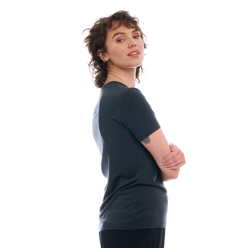 Artilect Artilect Utilitee Women's 122WS10-Dusk Blue shirts en tops Artilect Utilitee Women's Dusk Blue 122WS10-Dusk Blue shirts en tops online bestellen bij Kathmandu Outdoor & Travel