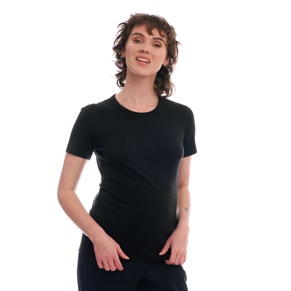 Artilect Artilect Artilectual Tee Women's 122WS16-Black shirts en tops Artilect Artilectual Tee Women's Black 122WS16-Black shirts en tops online bestellen bij Kathmandu Outdoor & Travel