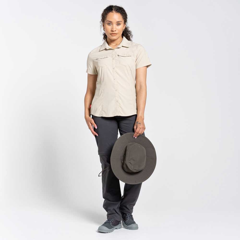 Craghoppers Craghoppers NosiLife Adventure II Short Sleeved Shirt Women's CWS484694-Desert San shirts en tops Craghoppers NosiLife Adventure II Short Sleeved Shirt Women's Desert Sand CWS484694-Desert San shirts en tops online bestellen bij Kathmandu Outdoor & Travel
