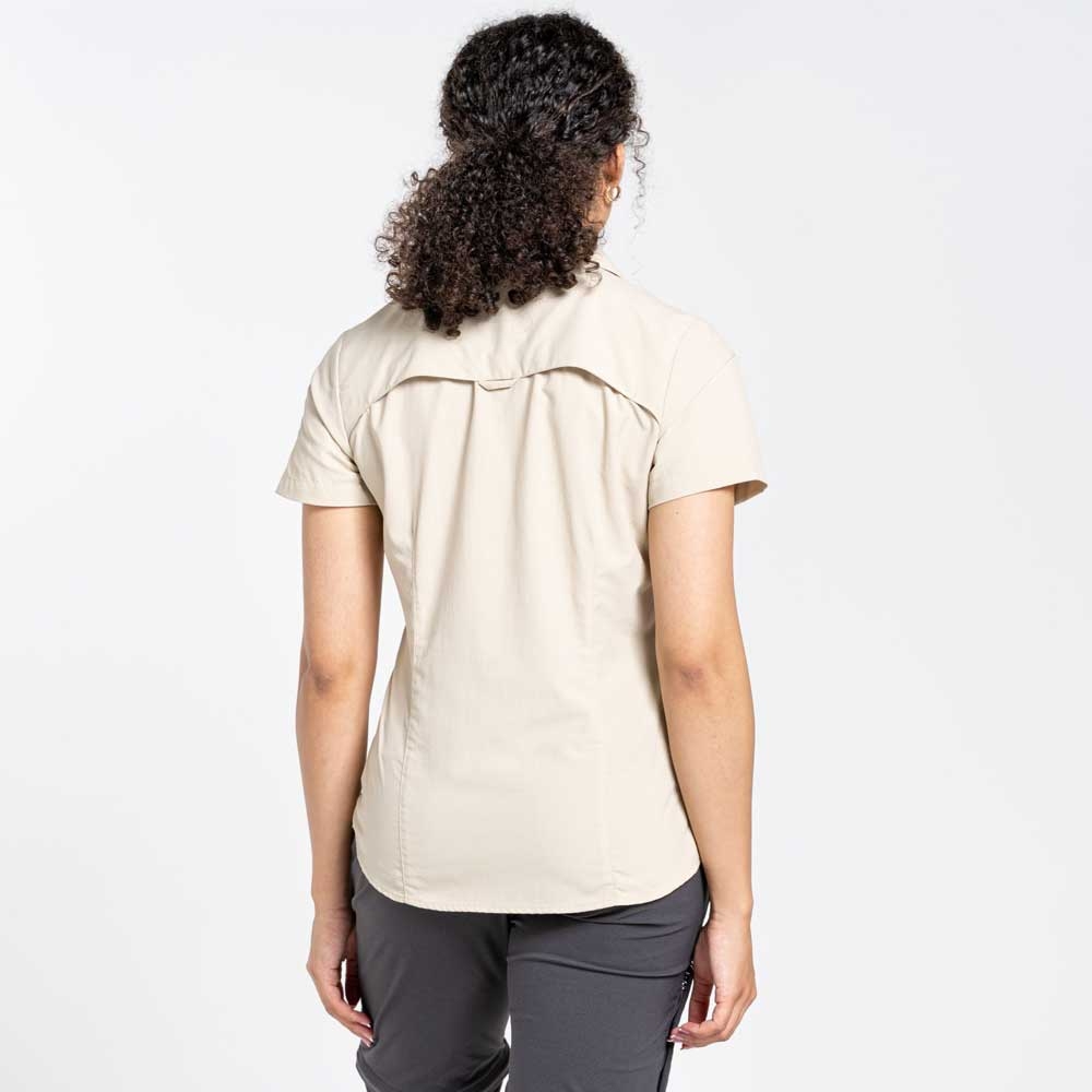 Craghoppers Craghoppers NosiLife Adventure II Short Sleeved Shirt Women's CWS484694-Desert San shirts en tops Craghoppers NosiLife Adventure II Short Sleeved Shirt Women's Desert Sand CWS484694-Desert San shirts en tops online bestellen bij Kathmandu Outdoor & Travel
